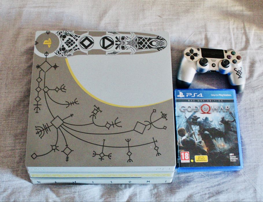 Ps4 editie limitata God of War Day One + PsVR cu doua manete
