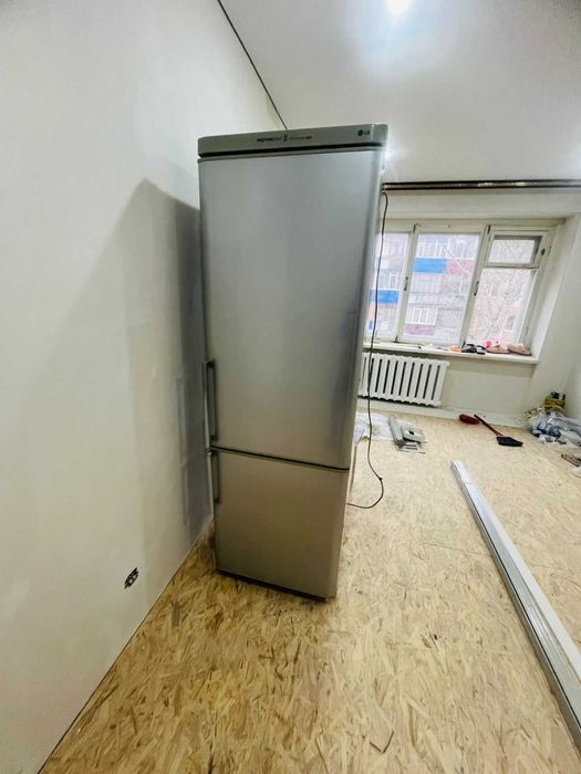 Холодильник  трёхкамерный