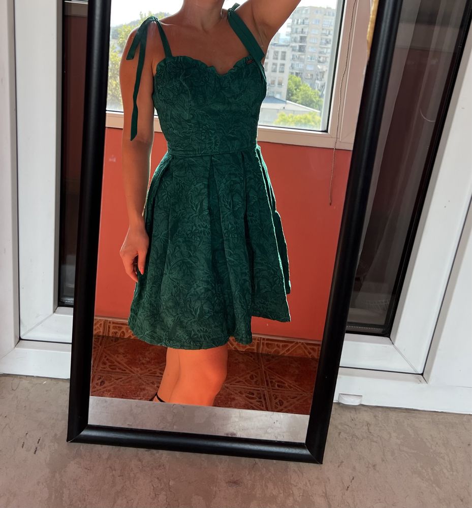 Страхотна рокля в зелено