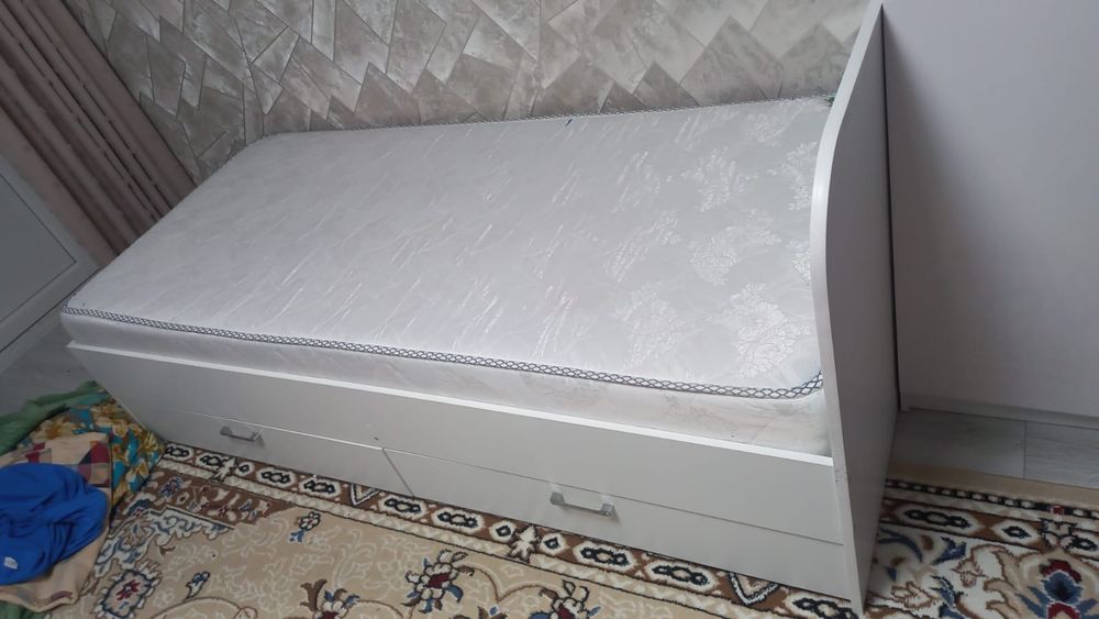 Продам диван в отличном состоянии почти новый