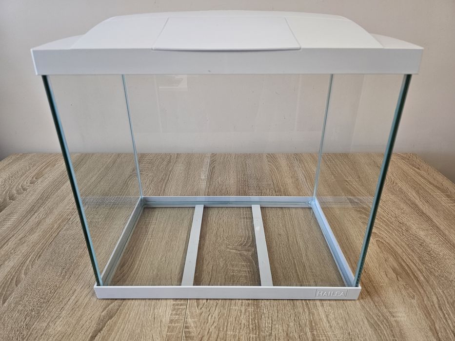 Аквариум Hailea K-45 с пълно оборудване – готов за нов живот!