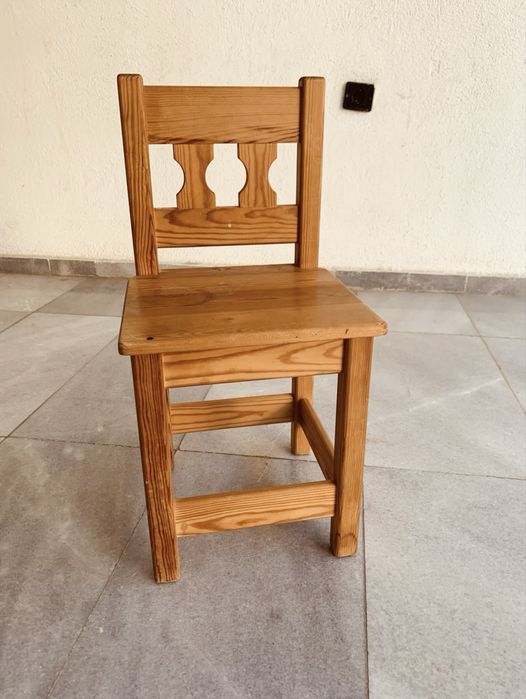 Ретро скандинавски детски стол – масивно дърво