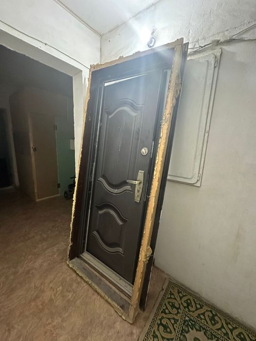 Продам входную дверь