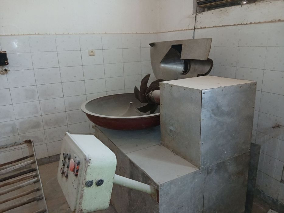 Калбаса ишлаб чикариш ускуналари  сотилади.