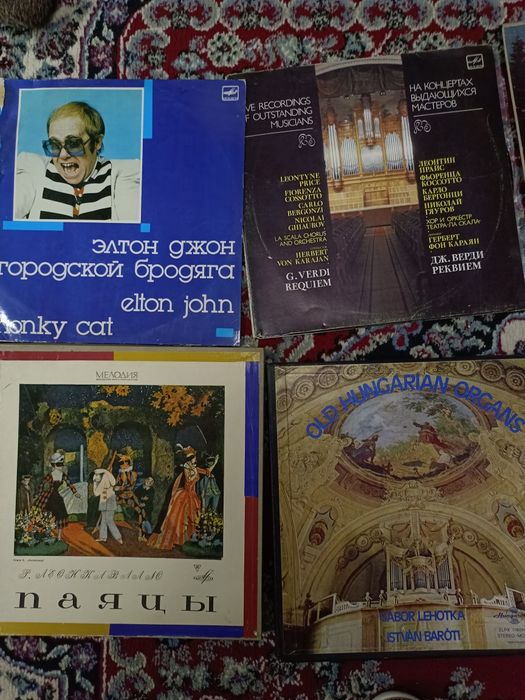 Продаю пластинки виниловые,цена договорная,недорого.