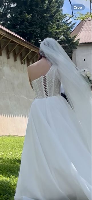 Rochie mireasa asimetrica