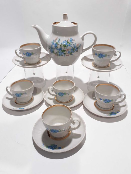 Порцеланов сервиз от 80-те години.Руски.Отличен.Маркировка.