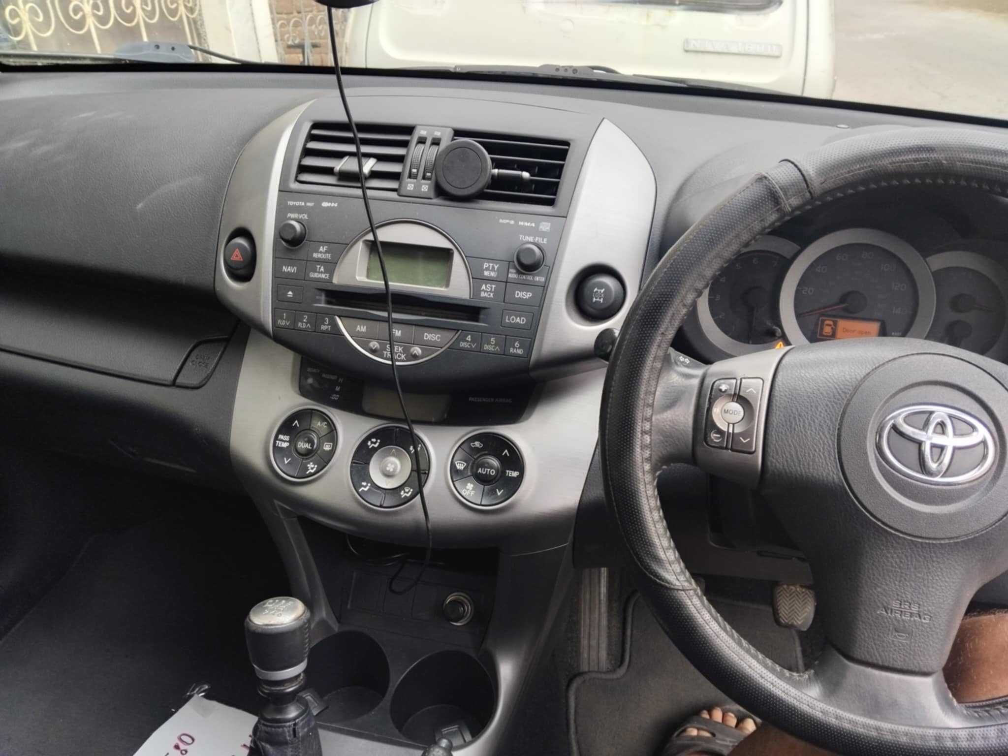 Продавам Toyota Rav 4