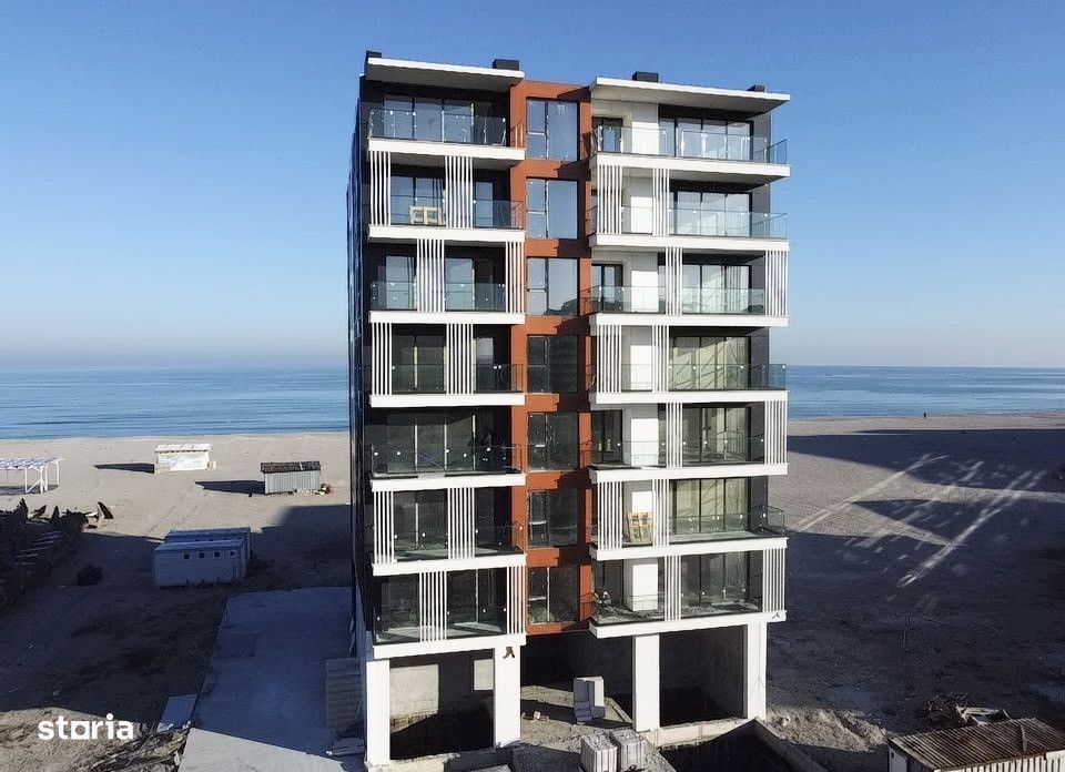 Apartament pe plaja cu vedere la mare in imobil premium