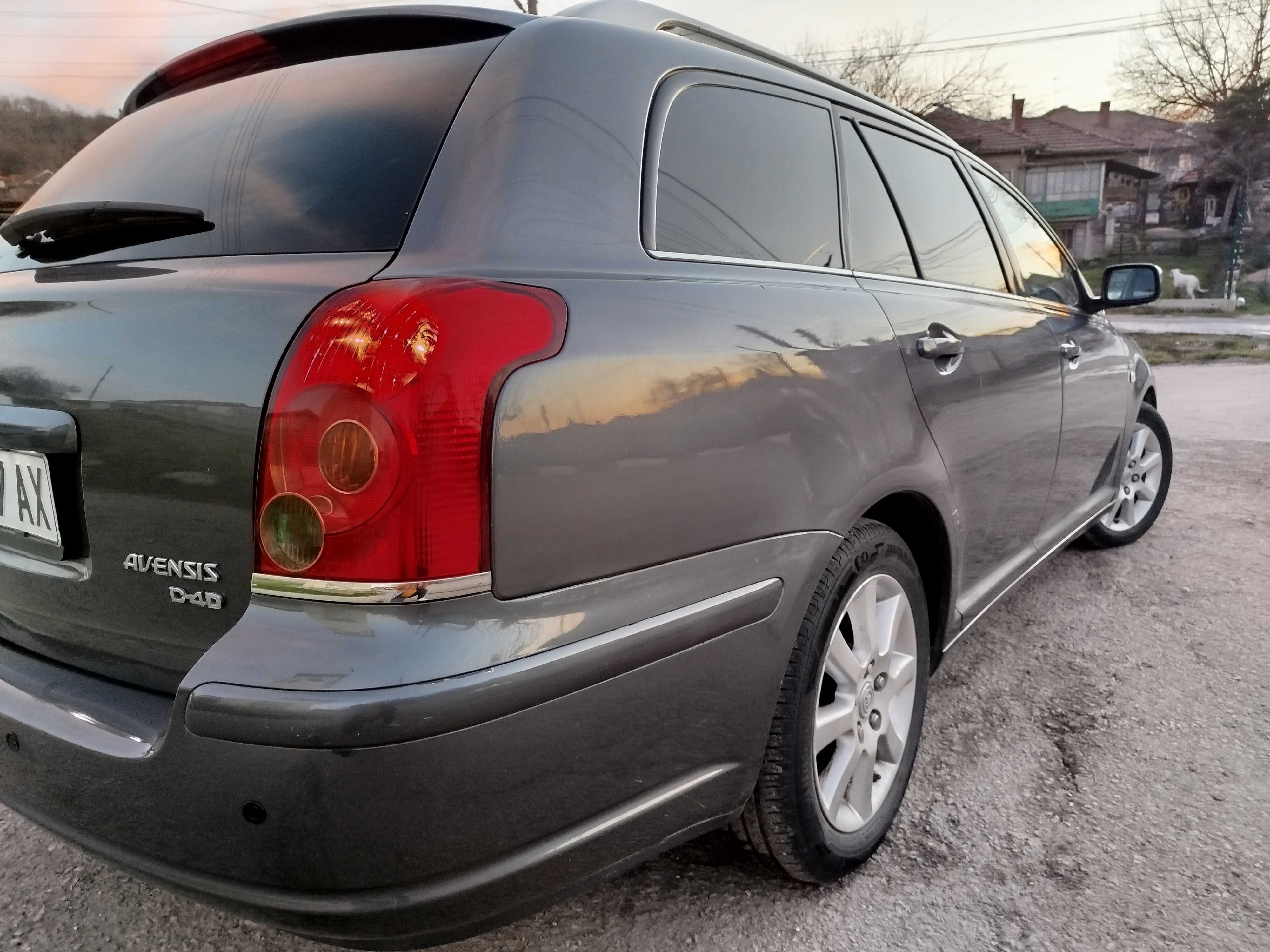 Продава сеТойота авенсис.