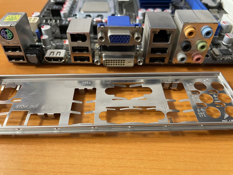 Retro placa de baza si UV sanitizer cu wirelles