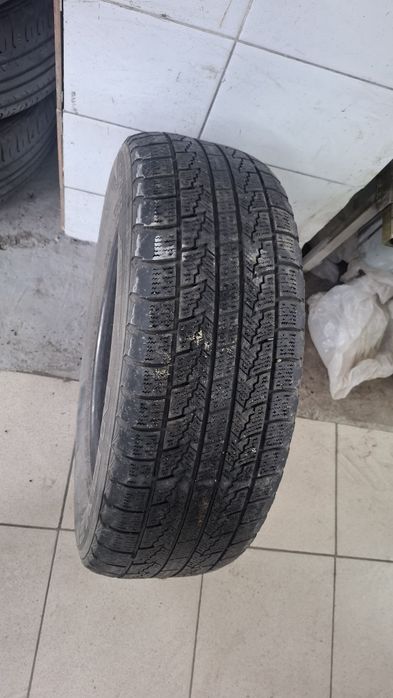 Продаю 215/65R15