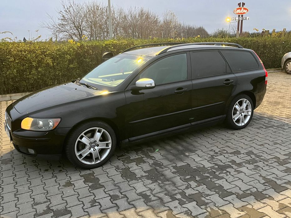 Volvo v50         .