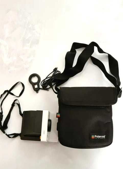 Фотоапарат Polaroid Originals OneStep 2 бял с аксесоари и чанта.