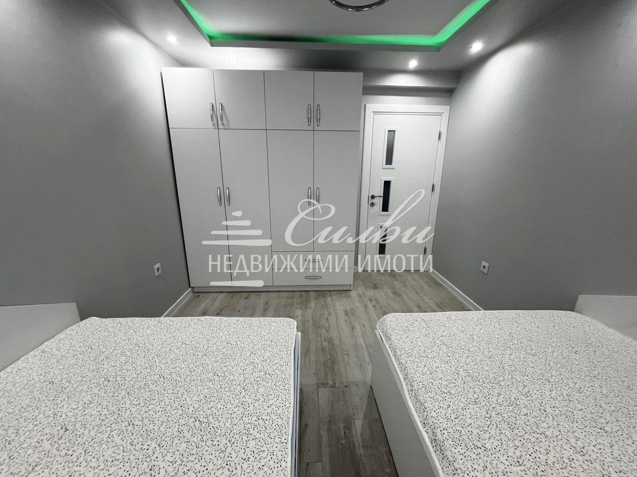 Продава се Двустаен апартамент в Шумен, Добруджански - 62 кв.м за 2016 €/кв.м - Снимка #3