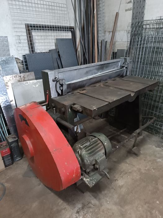 Гилотина за ламарина 1 метър