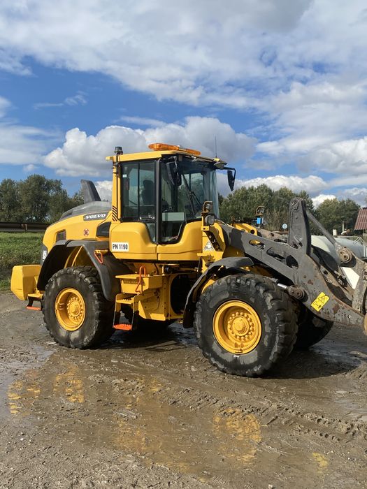 Vand sau inchiriez Incarcator frontal VOLVO L90 H