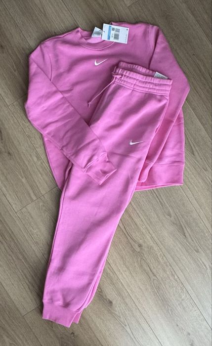 Нов комплект Nike