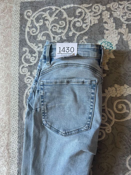 Еластични дънки Stradivarius