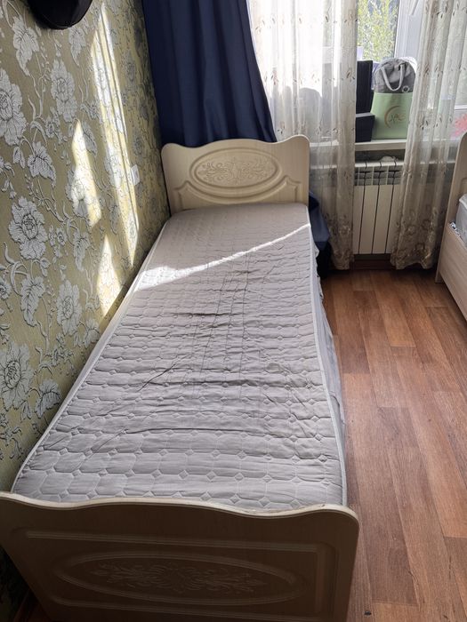 Кровать взрослый с матрацем