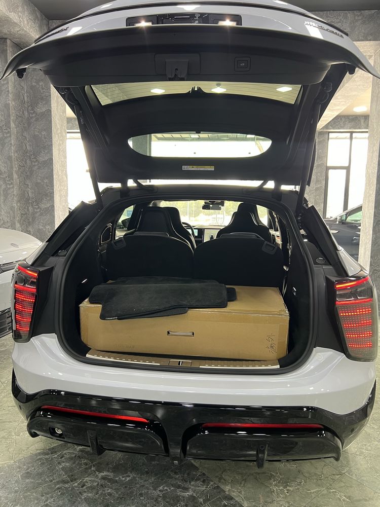 Hiphi model X full pazitsiya srochna sotiladi