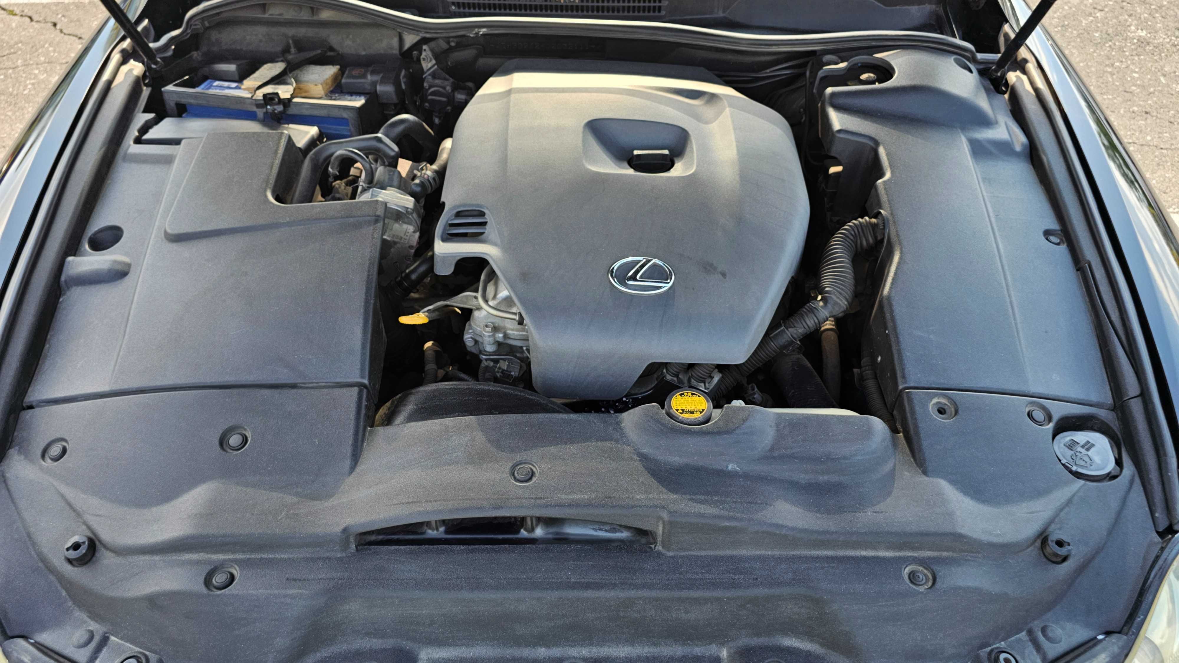 Vând autoturism Lexus IS 220d, primul cumpărător, plus piese rezervă