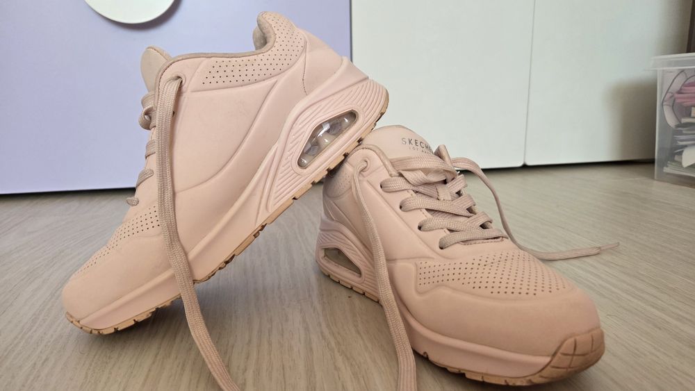 Skechers roz prafuit marime 36