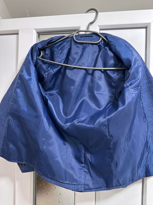 Sacou de baietii in stare perfecta ca Nou, este bun varsta 8-12 ani