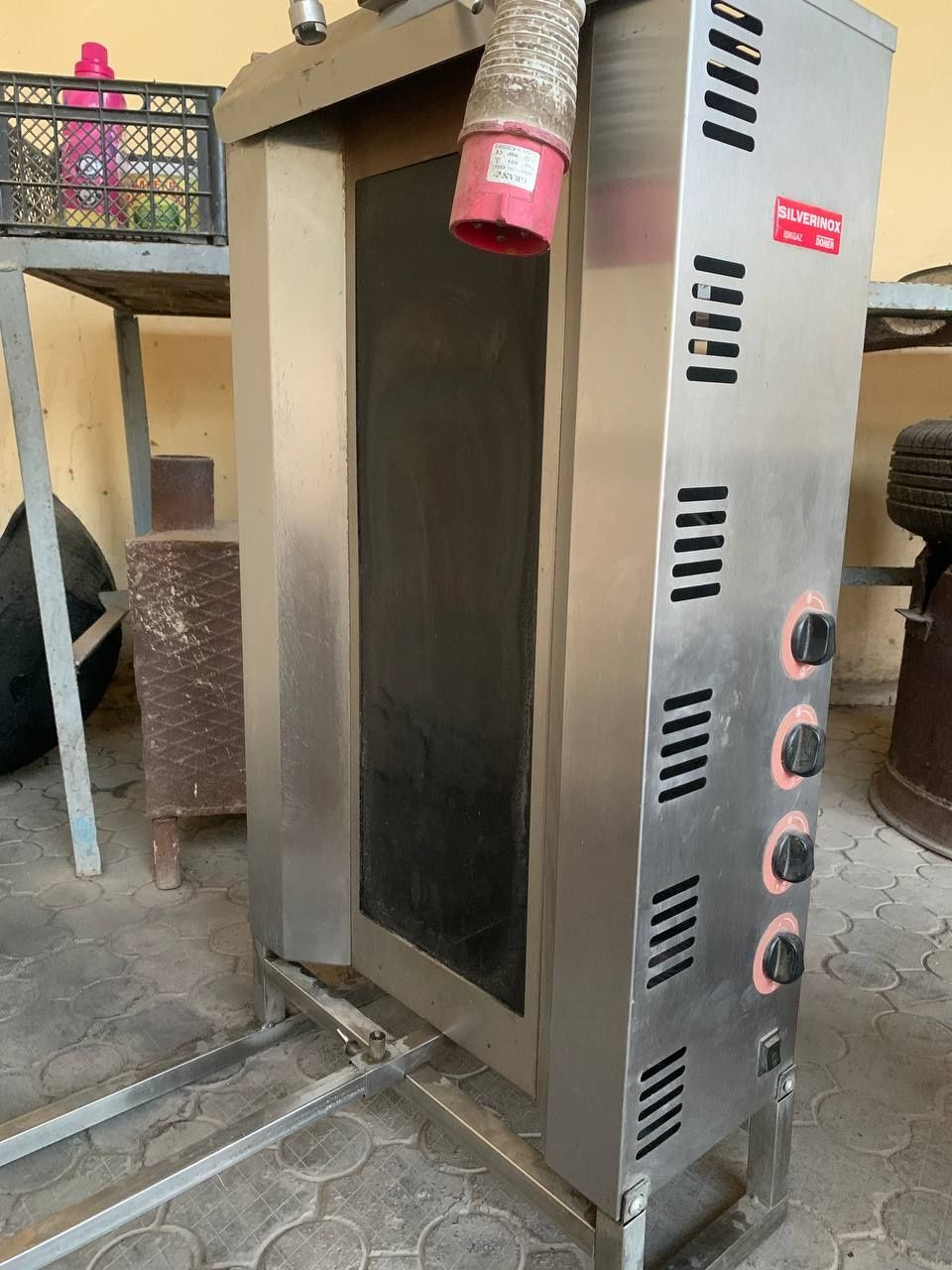 Silverinox 3-fazali  elektr shourma apparat sotiladi.