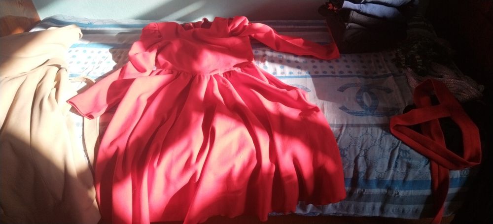 Красное платье, плотное