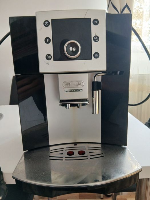 DELONGHI aparat cafea boabe si macinata