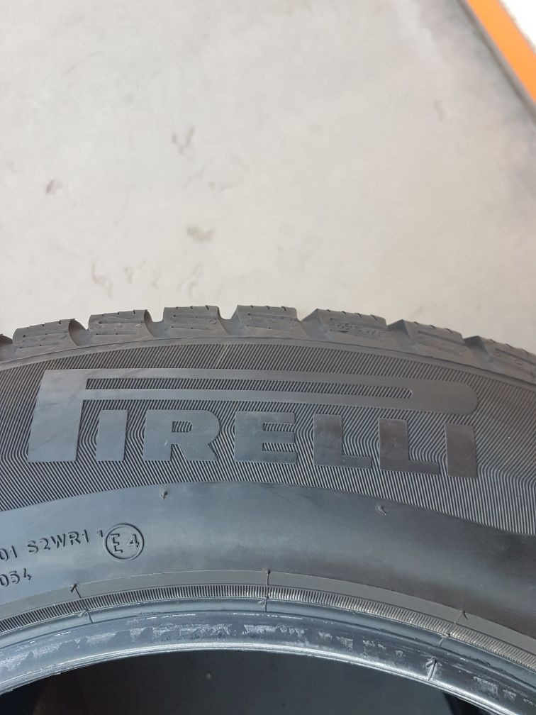 Зимни гуми 2 броя PIRELLI SottoZero3 215 60 R16 дот 2718