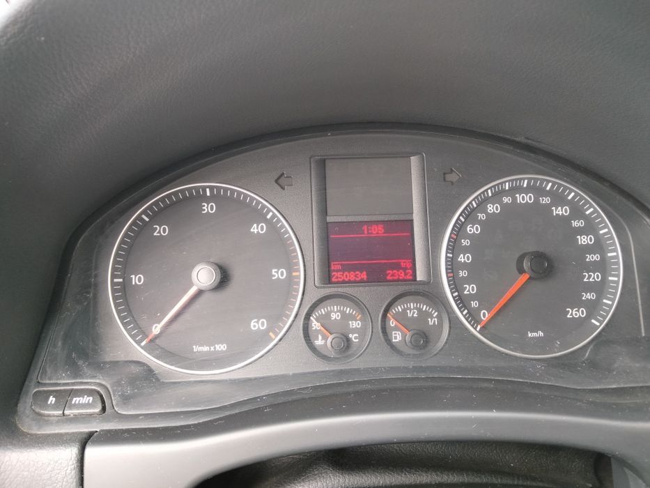 Vînd Golf 5, an 2008 D. 1.9 TDI.,unic proprietar in acte.