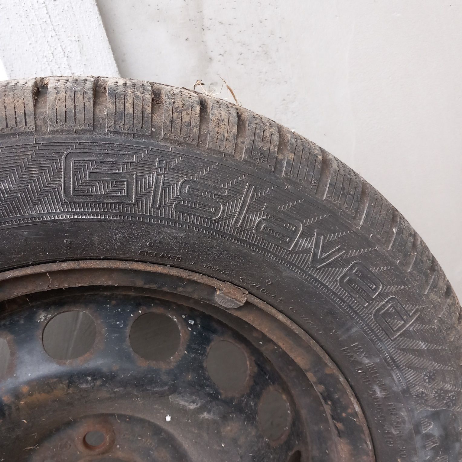 Зимни гуми с железни джанти за фиат пунто.