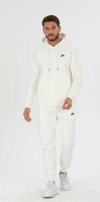 Nike Анцуг – Стил и Комфорт всеки ден!