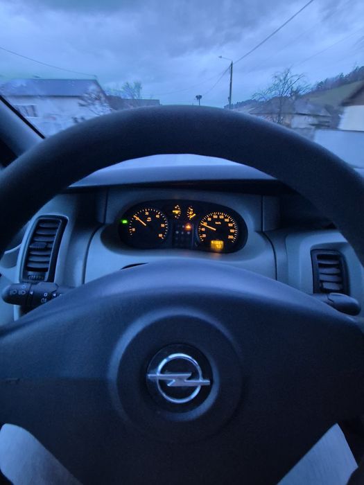 Vând/Schimb Opel vivaro 8+1 locuri 1,9 tdi