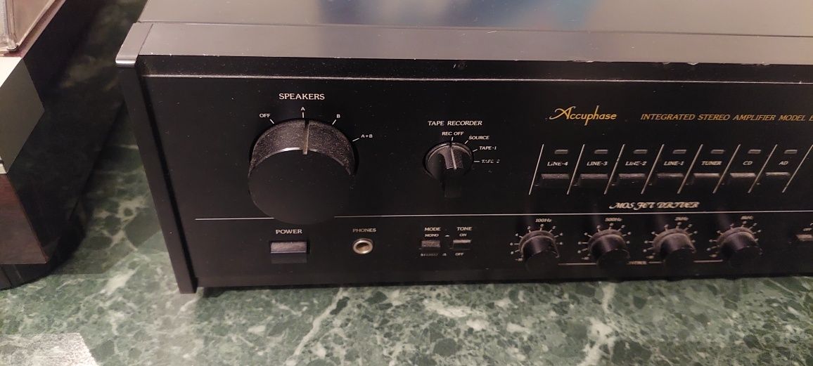 accuphase e 207  amplificator high end japan