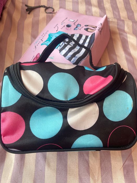 Несесери за гримове