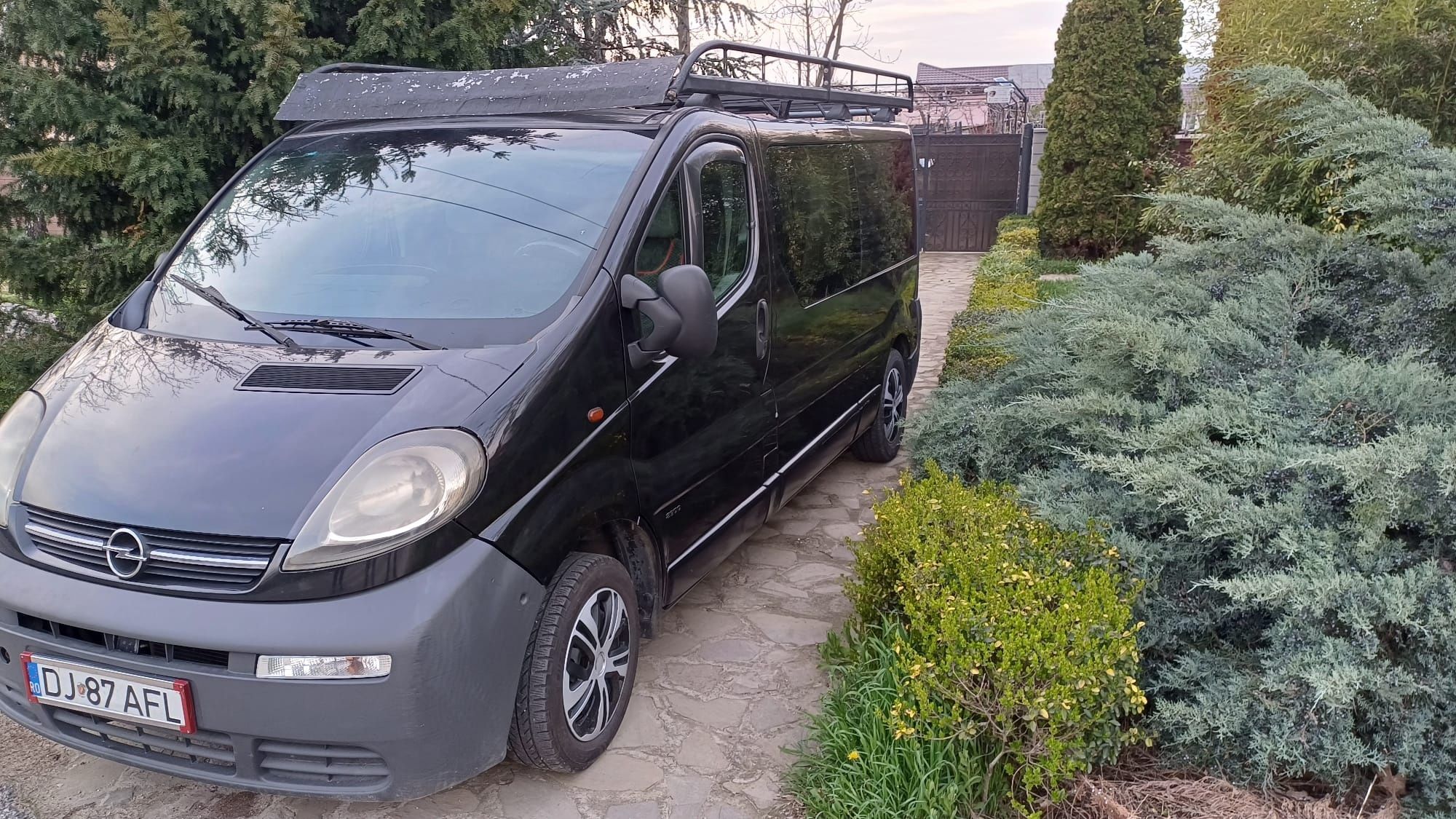Vând Opel Vivaro