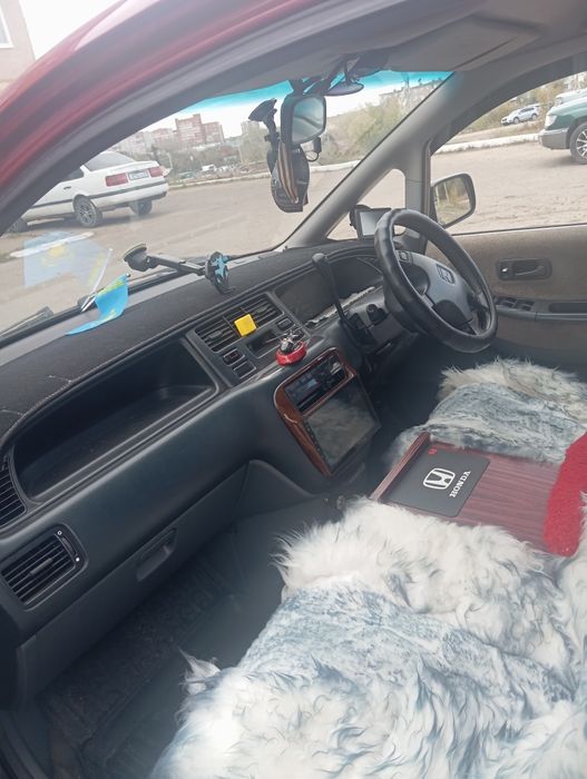 Продам Хонду Одиссей семь мест .газ бензин
