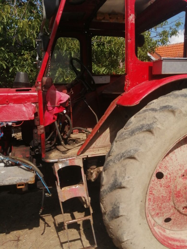 Vind tractor Belarus de 50 stare bună