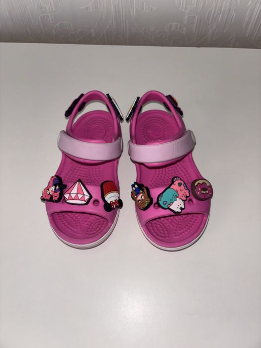 Продам оригинальные crocs с джиббитсами