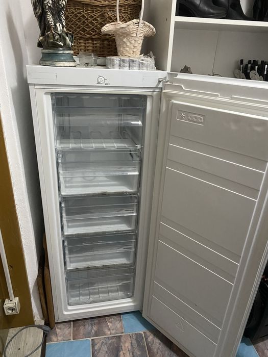 Congelator cu cinci sertare. Marca Myria.