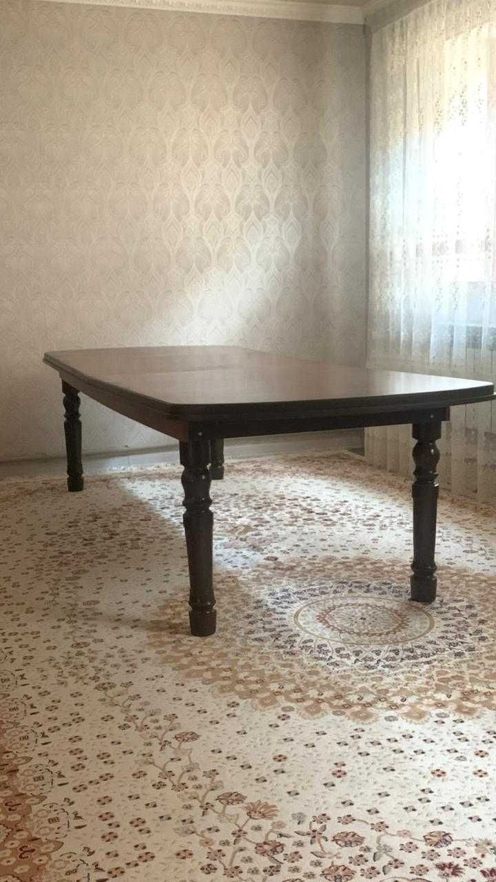Продается гостийный стол