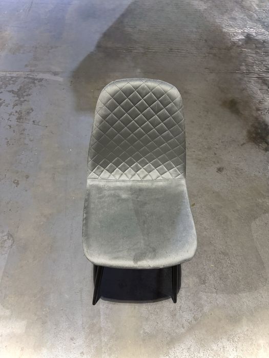 Scaune Tapițate Noi