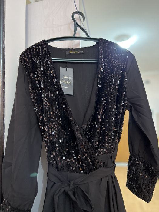 Продаю шикарное платье с паетками