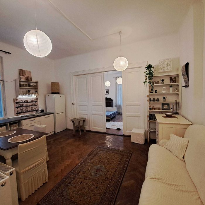 2 camere Vila interbelica cu gradina -Parcul Central