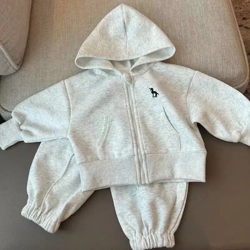 Продам детскую одежду