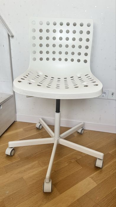 Кресло белое от Ikea