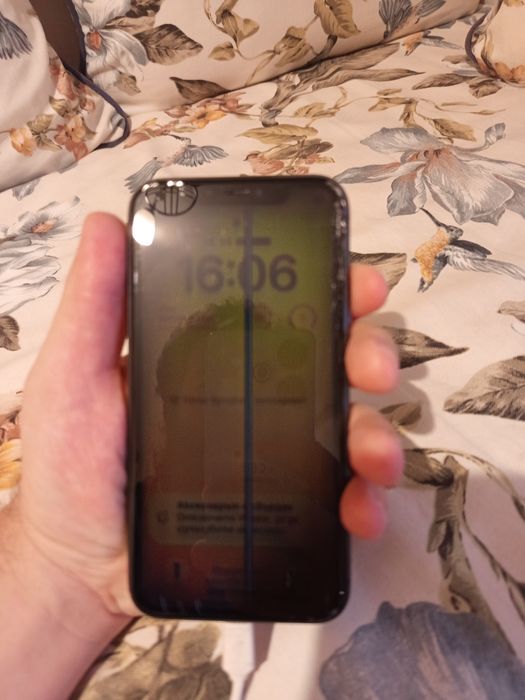 iPhone        11